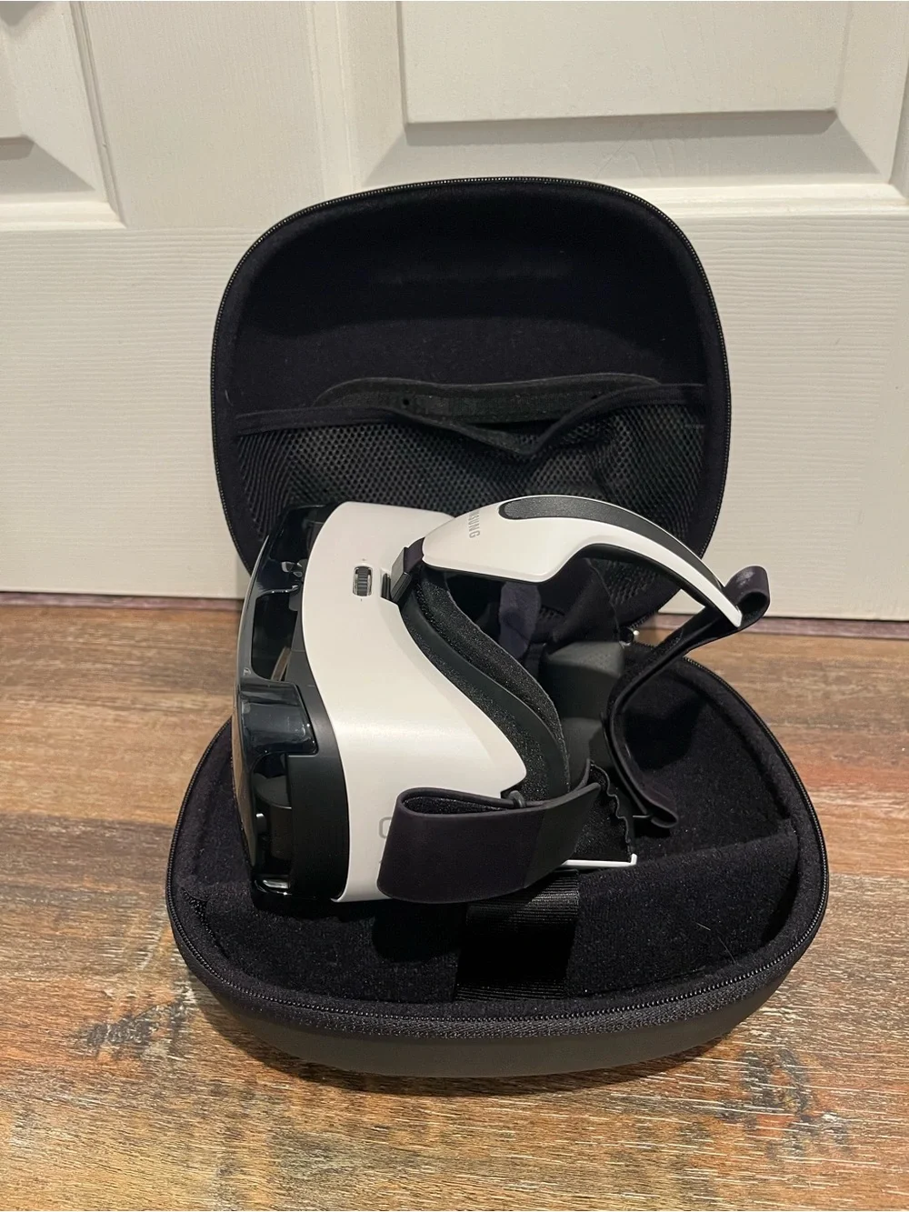 Samsung Gear VR Headset in Black Finish - LIKE NEW!!